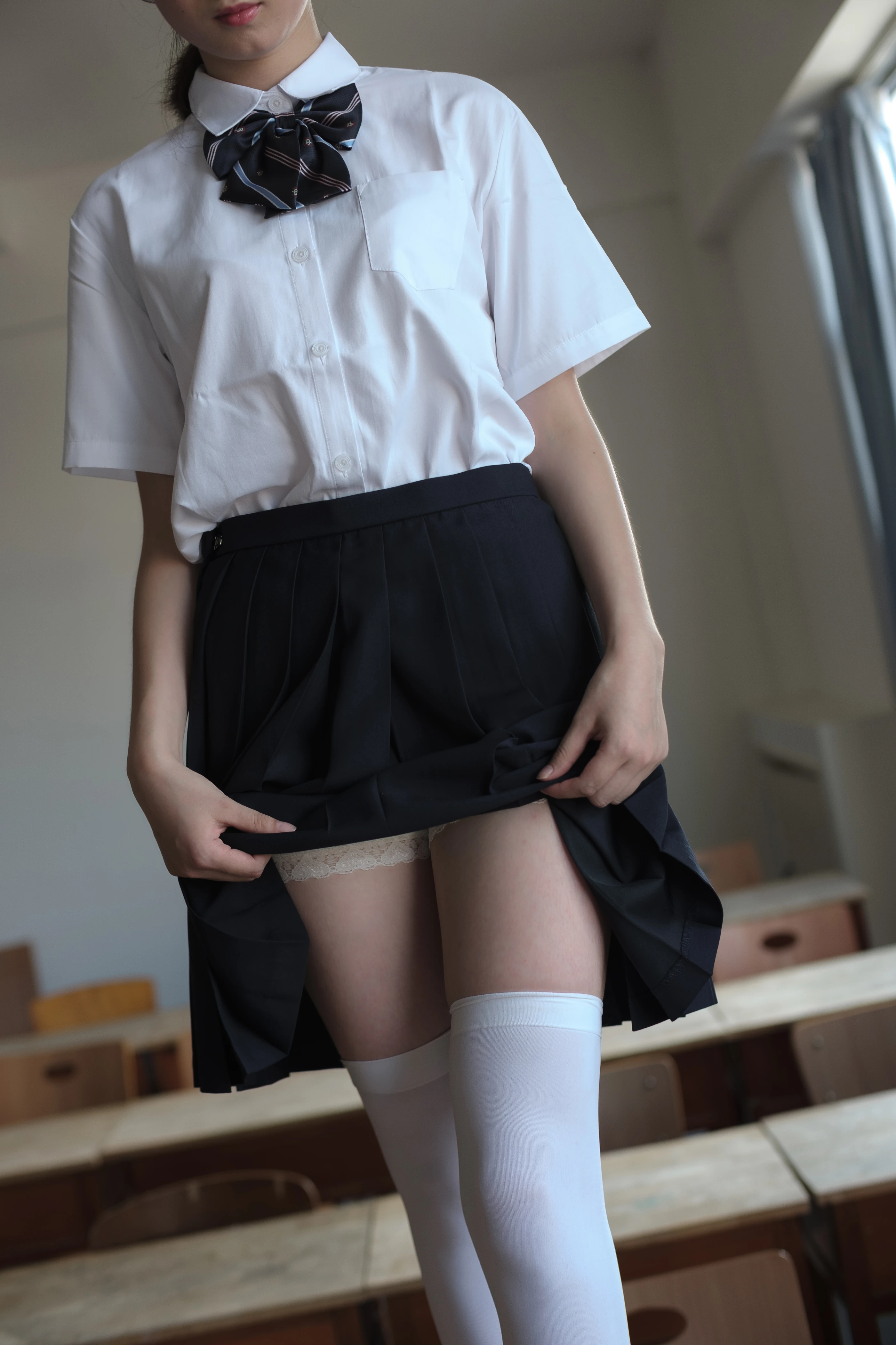 森萝财团 [BETA-022] 教室里的JK白丝少女 [66P]插图3